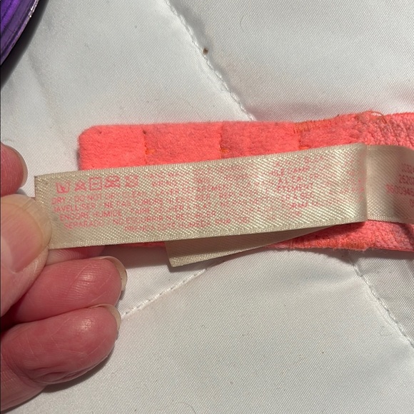 Victoria’s Secret PINK
WEAR EVERYWHERE PUSH-UP
BRA Coral - Picture 6 of 8